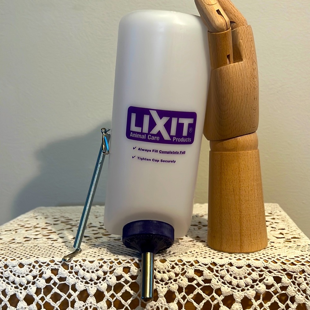 Lixit deluxe rabbit or other small pets water bottle